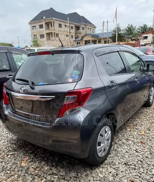 Toyota Vitz 1.3 AWD 5dr 2015 Gray