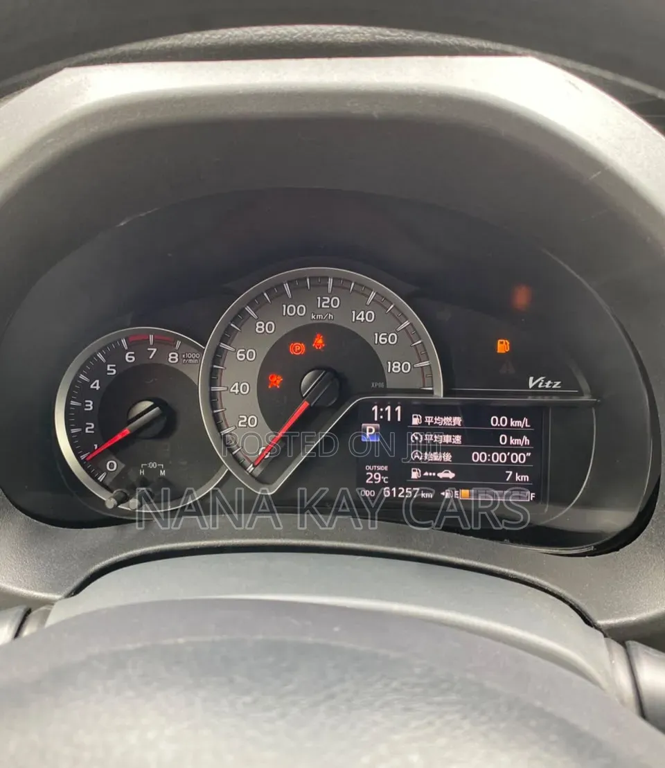 Toyota Vitz 1.3 AWD 5dr 2015 Gray