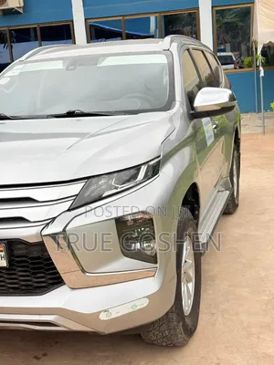 Mitsubishi Pajero 2021 Silver