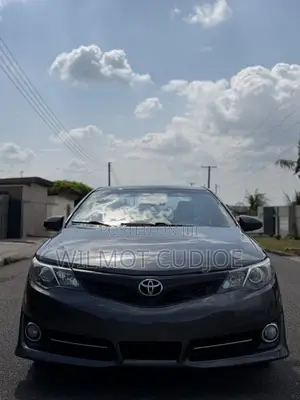 Toyota Camry SE 4dr Sedan (2.5L 4cyl 6A) 2014 Gray