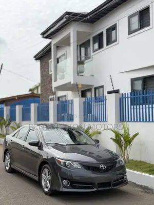 Toyota Camry SE 4dr Sedan (2.5L 4cyl 6A) 2014 Gray