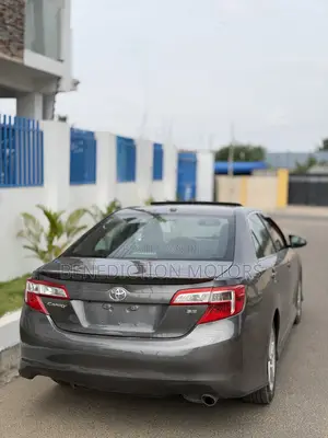 Toyota Camry SE 4dr Sedan (2.5L 4cyl 6A) 2014 Gray