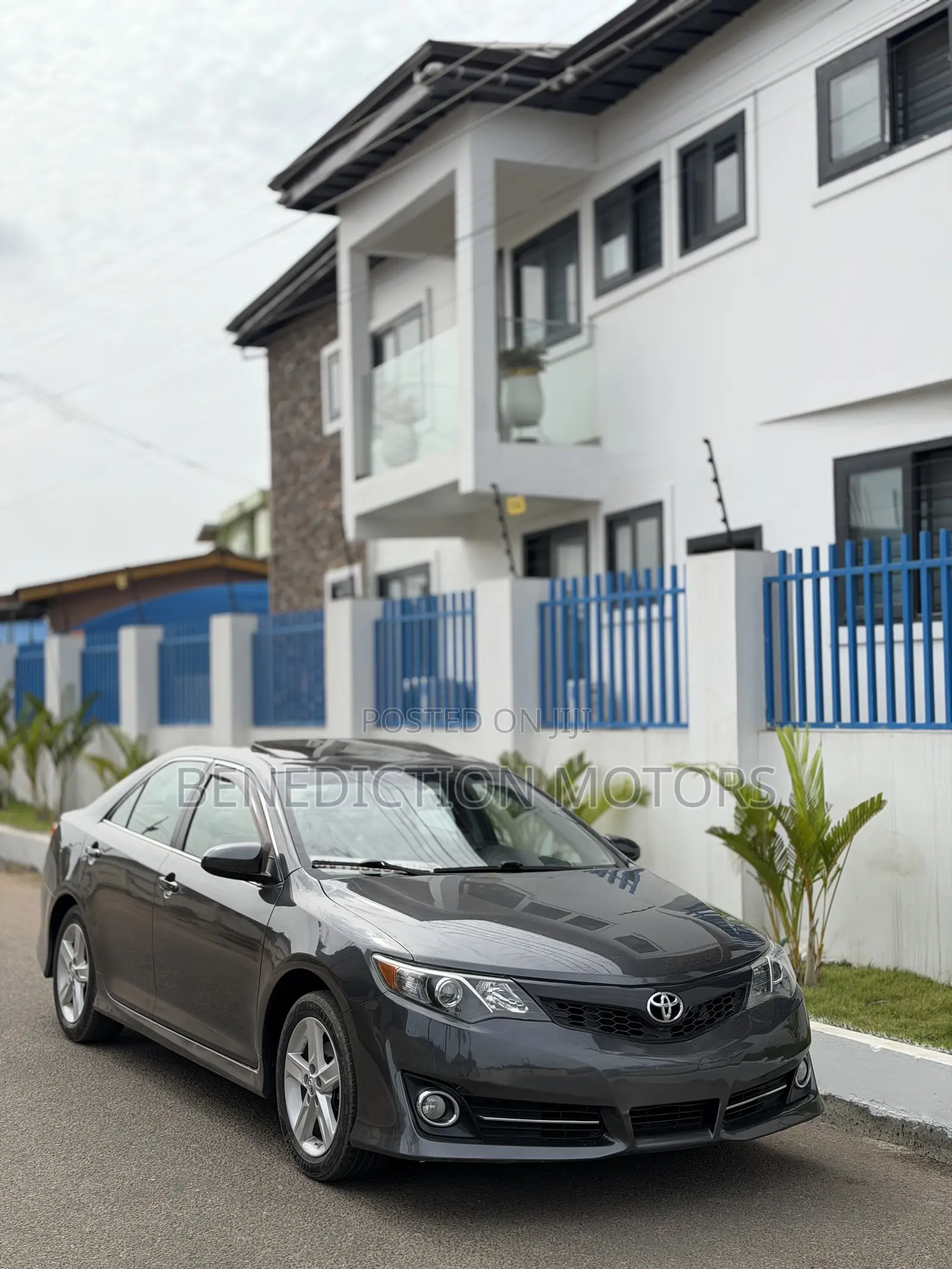 Toyota Camry SE 4dr Sedan (2.5L 4cyl 6A) 2014 Gray
