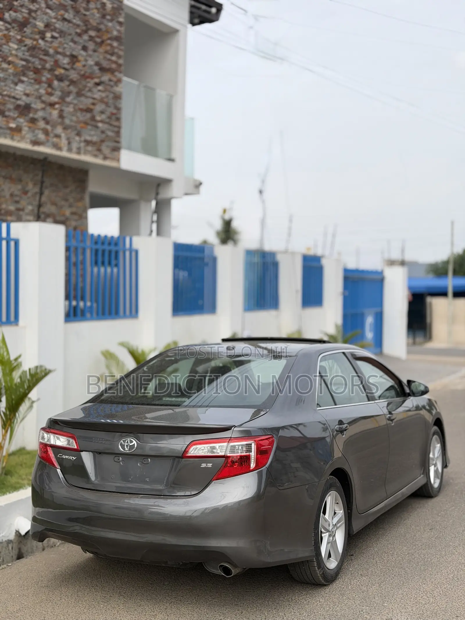 Toyota Camry SE 4dr Sedan (2.5L 4cyl 6A) 2014 Gray
