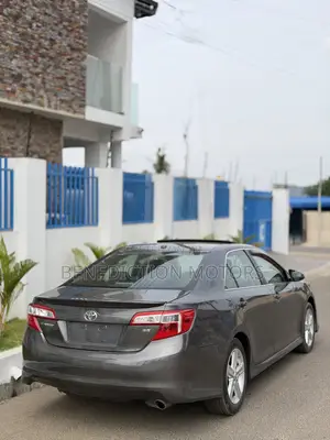 Toyota Camry SE 4dr Sedan (2.5L 4cyl 6A) 2014 Gray