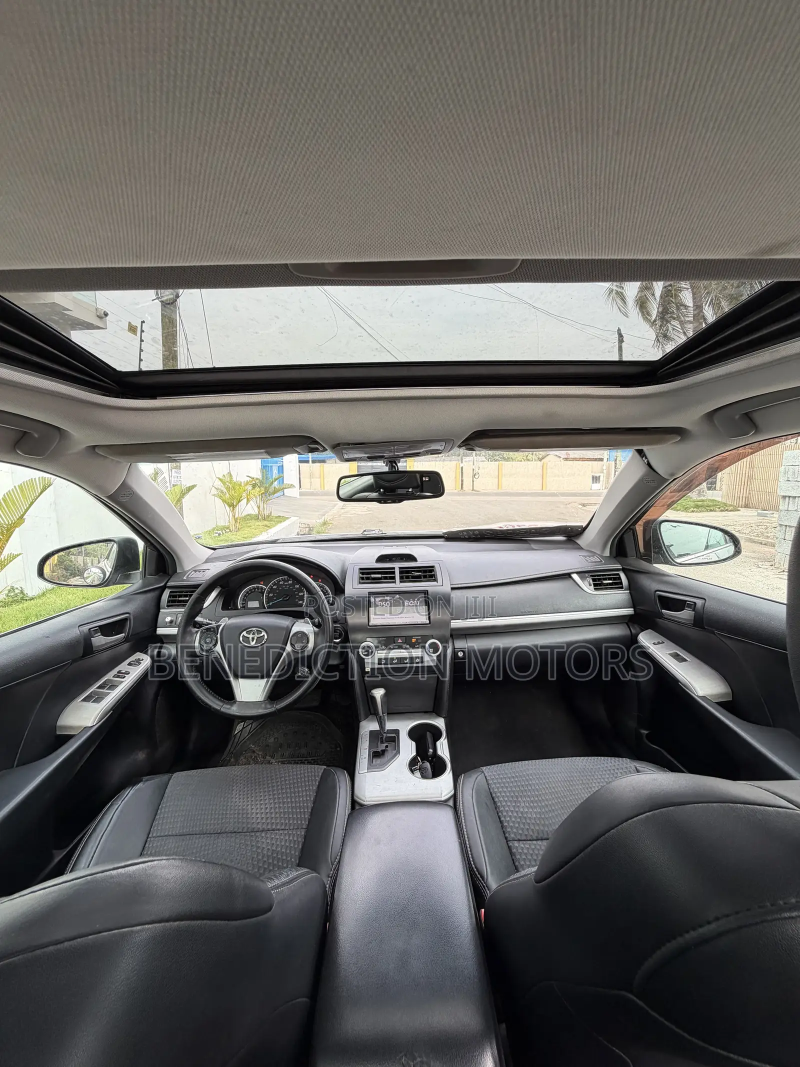 Toyota Camry SE 4dr Sedan (2.5L 4cyl 6A) 2014 Gray