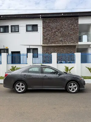 Toyota Camry SE 4dr Sedan (2.5L 4cyl 6A) 2014 Gray