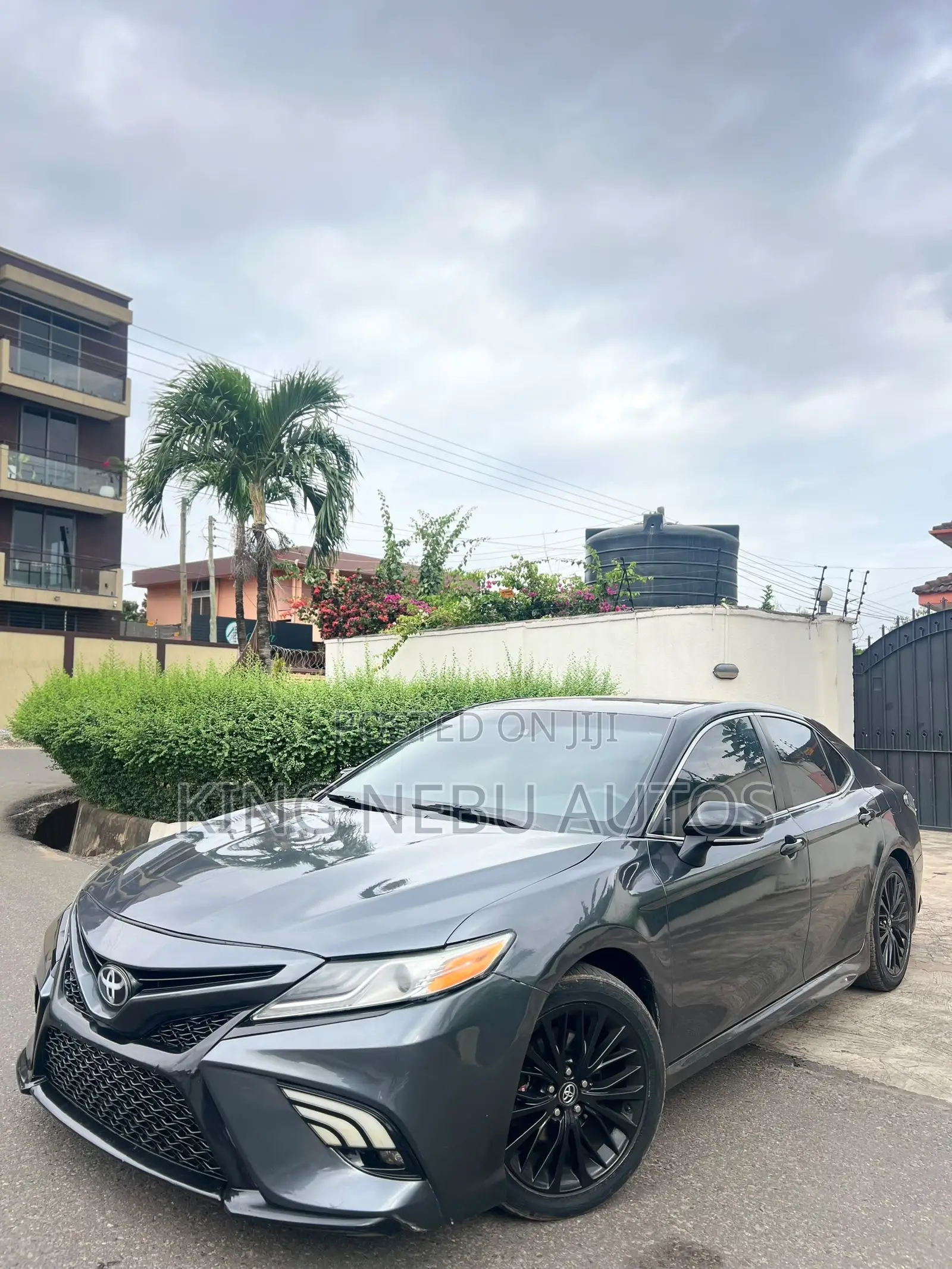 Toyota Camry SE Nightshade FWD 2020 Gray