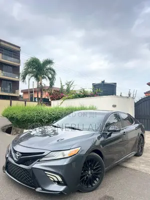 Toyota Camry SE Nightshade FWD 2020 Gray