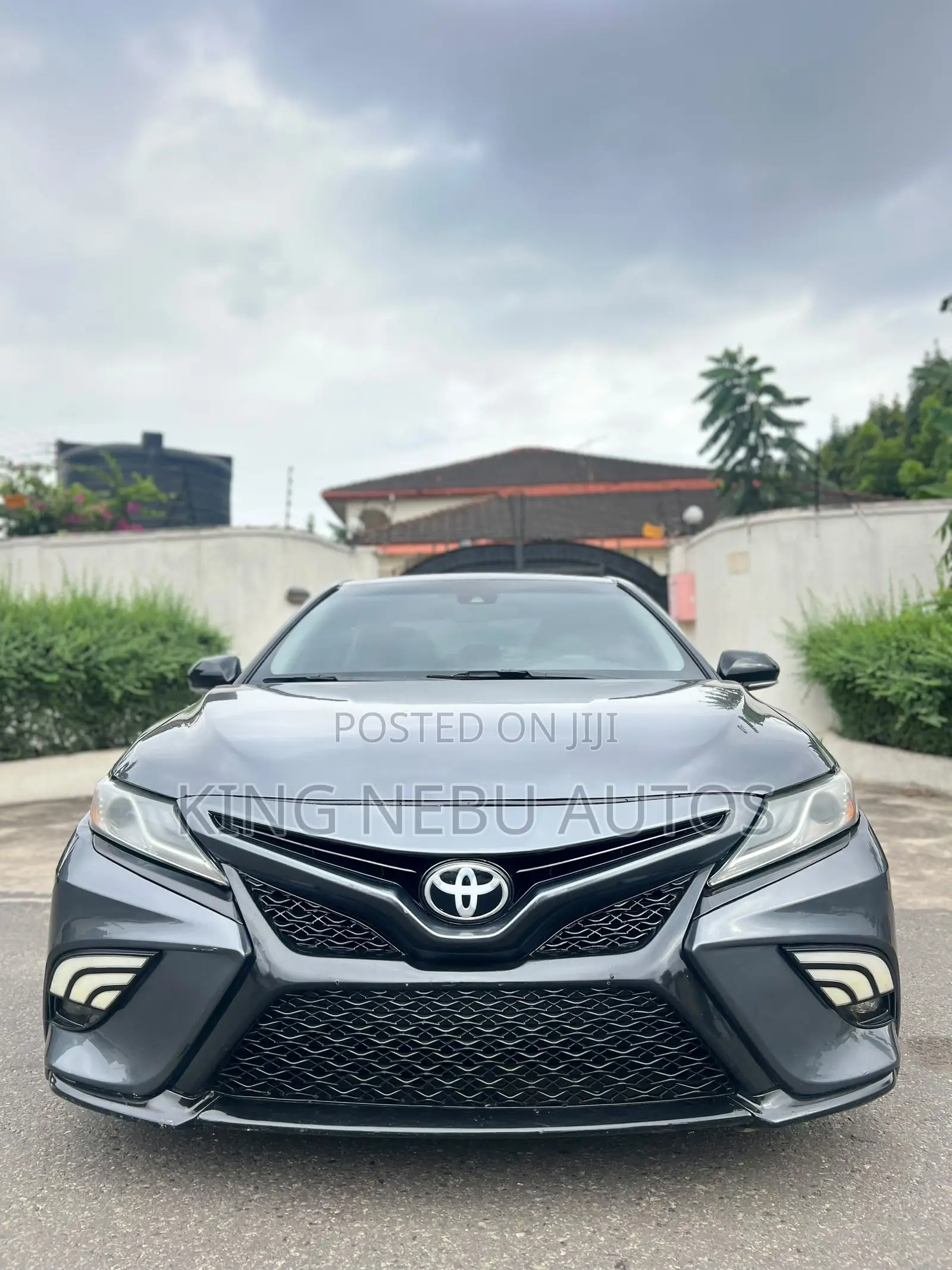 Toyota Camry SE Nightshade FWD 2020 Gray