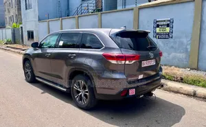 Toyota Highlander LE 4x2 V6 (3.5L 6cyl 8A) 2017 Gray