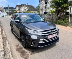 Toyota Highlander LE 4x2 V6 (3.5L 6cyl 8A) 2017 Gray