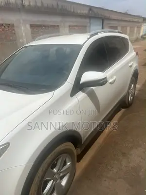 Toyota RAV4 SE AWD (2.5L 4cyl 6A) 2017 White