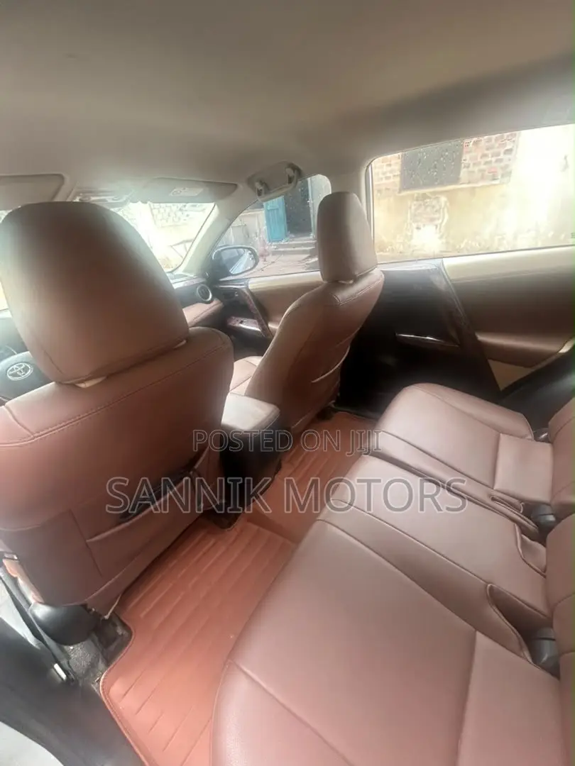 Toyota RAV4 SE AWD (2.5L 4cyl 6A) 2017 White