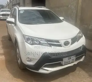 Toyota RAV4 SE AWD (2.5L 4cyl 6A) 2017 White