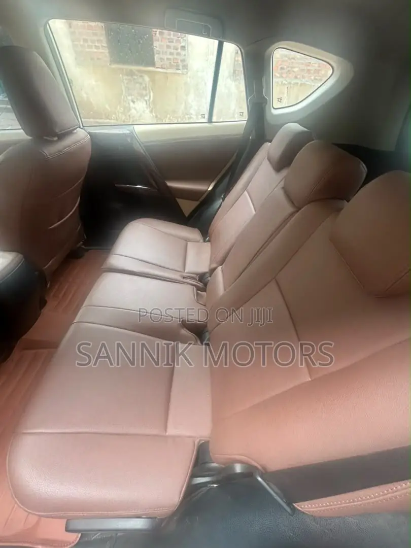 Toyota RAV4 SE AWD (2.5L 4cyl 6A) 2017 White