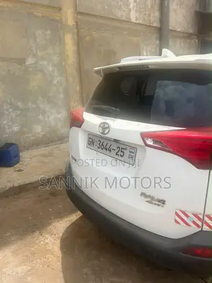 Toyota RAV4 SE AWD (2.5L 4cyl 6A) 2017 White