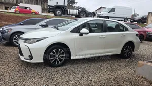 Toyota Corolla LE 2020 White