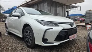 Toyota Corolla LE 2020 White