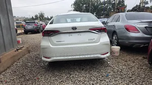Toyota Corolla LE 2020 White