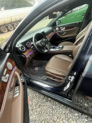 Mercedes-Benz E300 2018 Blue