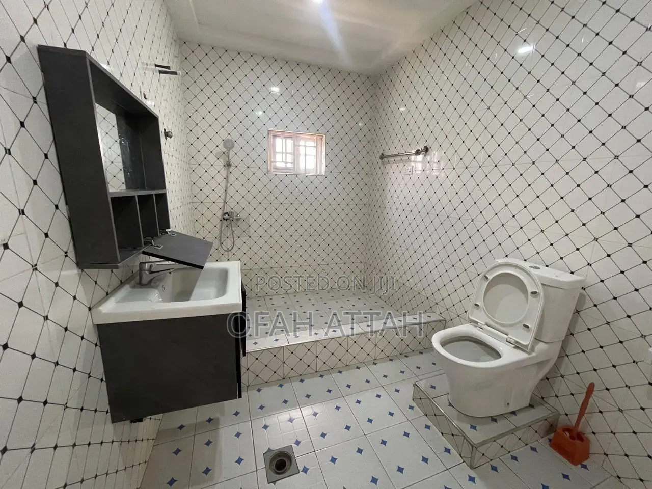 6bdrm Duplex in Santasi Kotwi, Kumasi Metropolitan for sale
