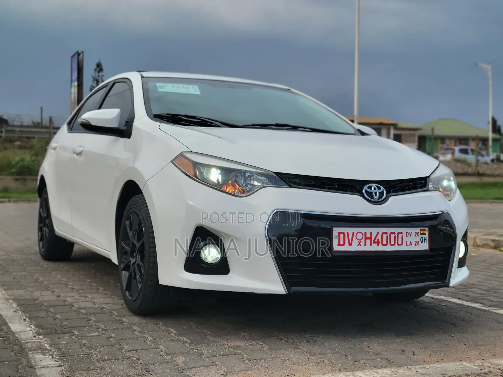 Toyota Corolla S 4dr Sedan (1.8L 4cyl CVT) 2016 Off white