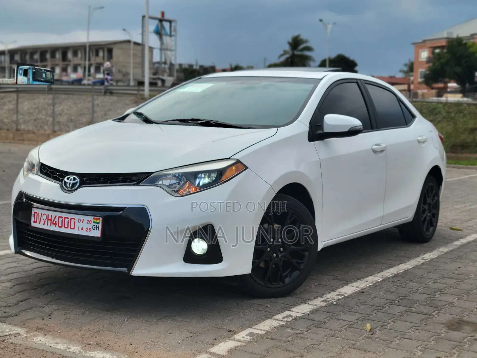 Toyota Corolla S 4dr Sedan (1.8L 4cyl CVT) 2016 Off white