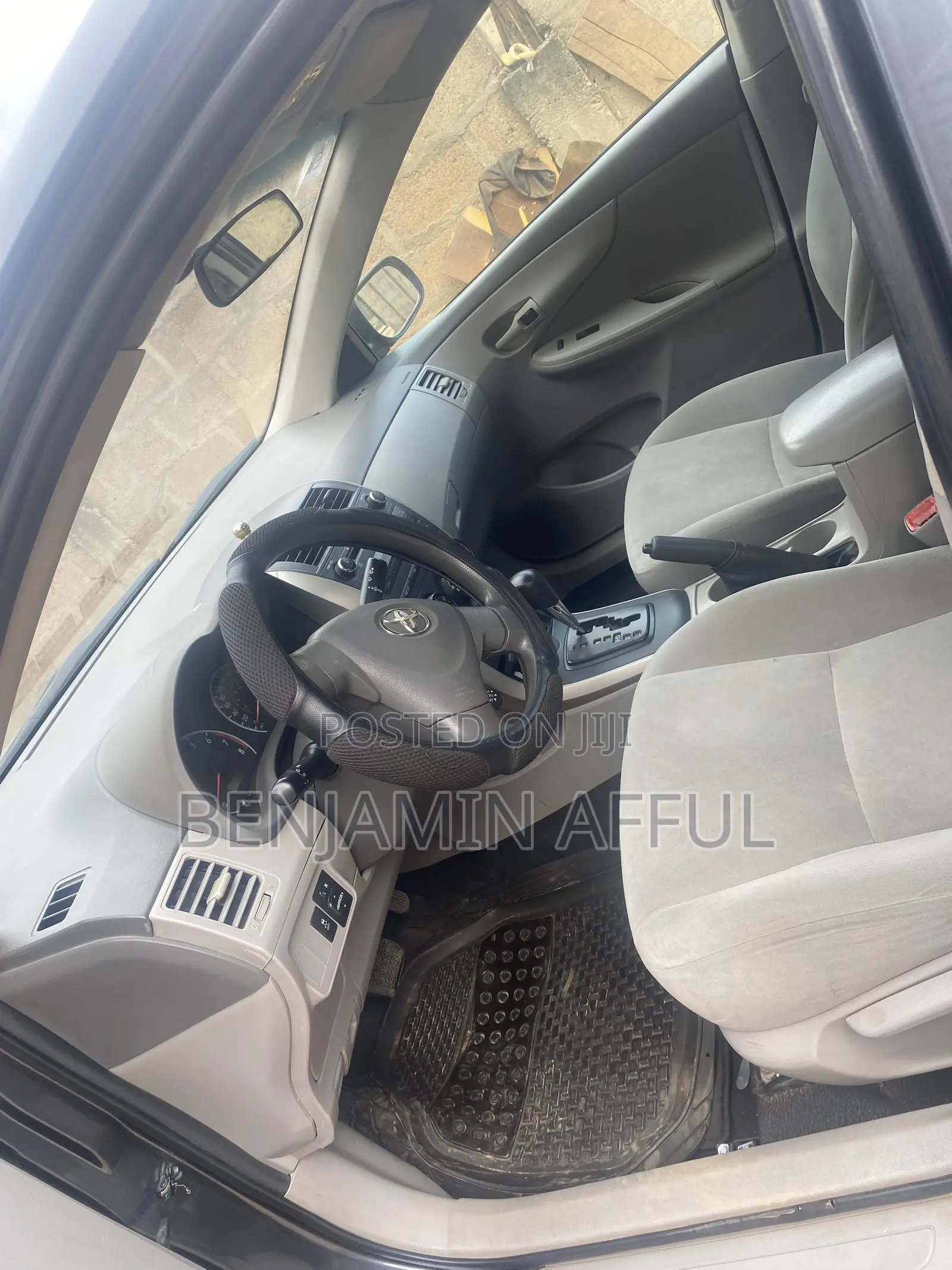 Toyota Corolla LE 4dr Sedan (1.8L 4cyl 4A) 2010 Gray