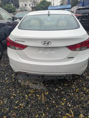 Hyundai Elantra Limited 2012 White
