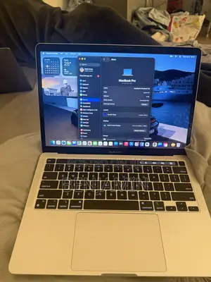 Laptop Apple MacBook Pro 2022 M2 8GB Apple M2 SSD 256GB