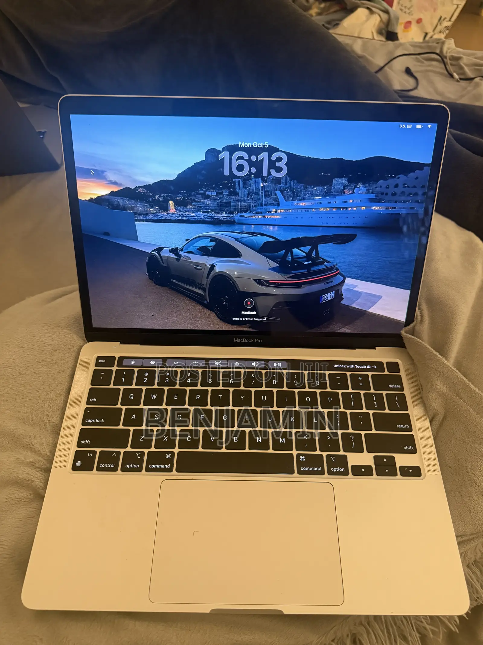 Laptop Apple MacBook Pro 2022 M2 8GB Apple M2 SSD 256GB