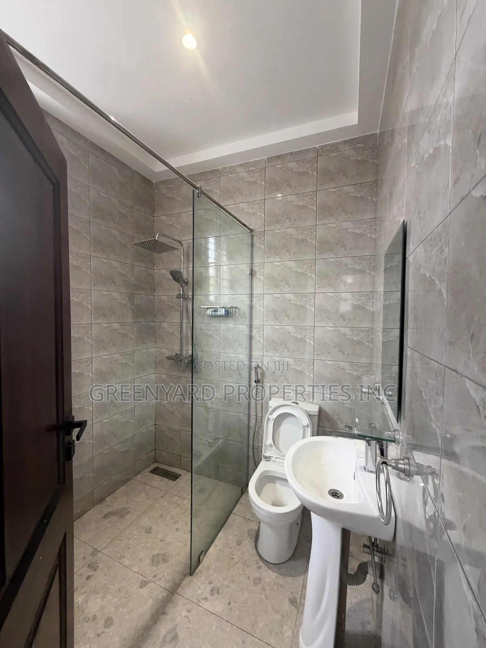 4bdrm House in School Junction, East Legon for rent