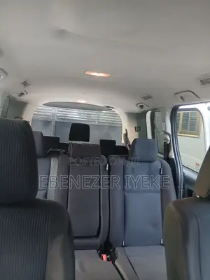 Toyota Voxy V 4WD 8-Seater 2017 Off white