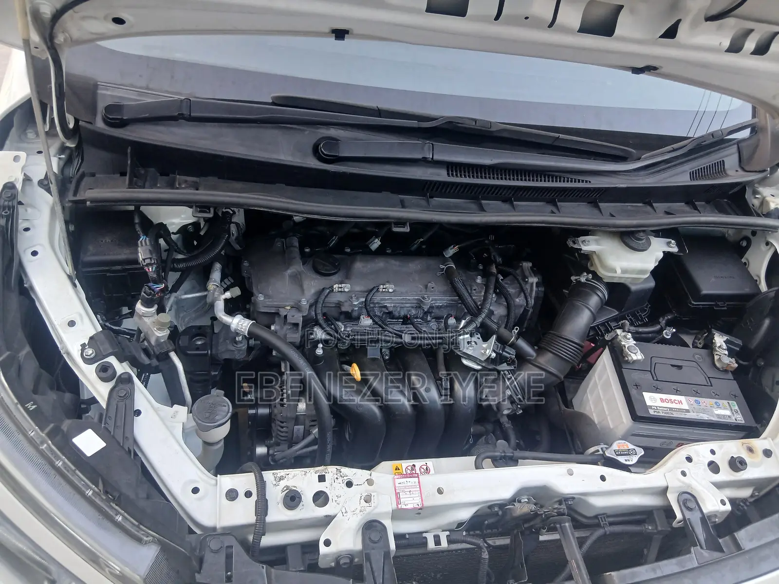 Toyota Voxy V 4WD 8-Seater 2017 Off white