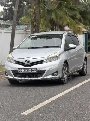 Toyota Vitz 1.3 FWD 5dr 2013 Silver