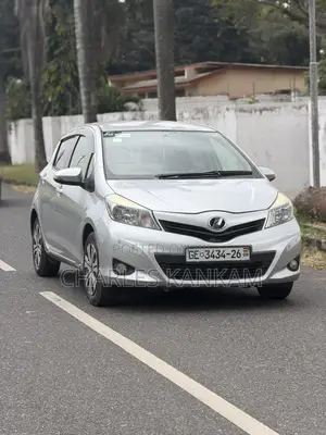 Toyota Vitz 1.3 FWD 5dr 2013 Silver