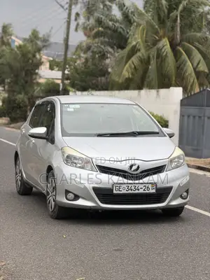 Toyota Vitz 1.3 FWD 5dr 2013 Silver