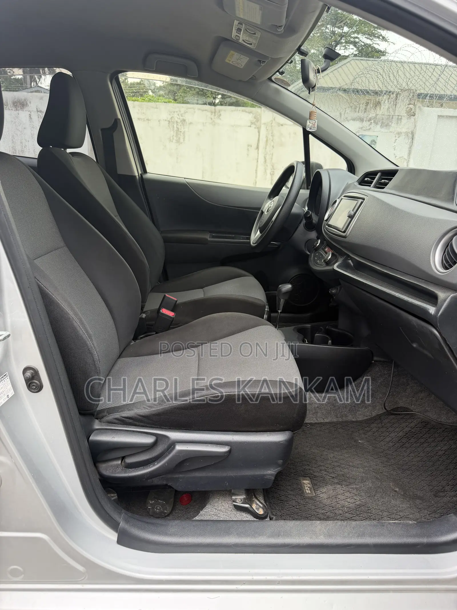 Toyota Vitz 1.3 FWD 5dr 2013 Silver