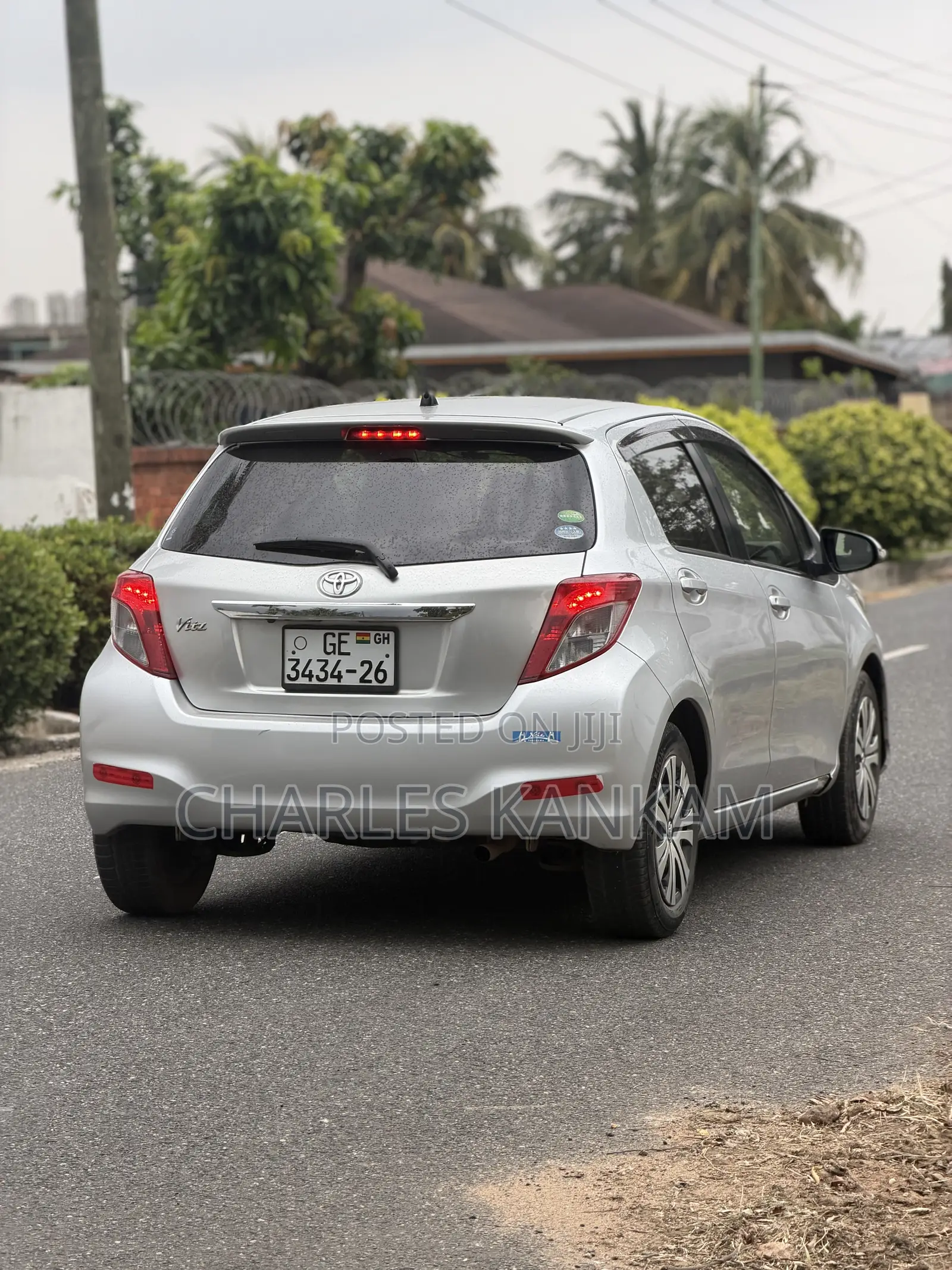 Toyota Vitz 1.3 FWD 5dr 2013 Silver