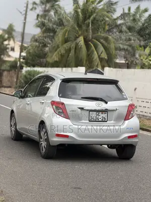 Toyota Vitz 1.3 FWD 5dr 2013 Silver