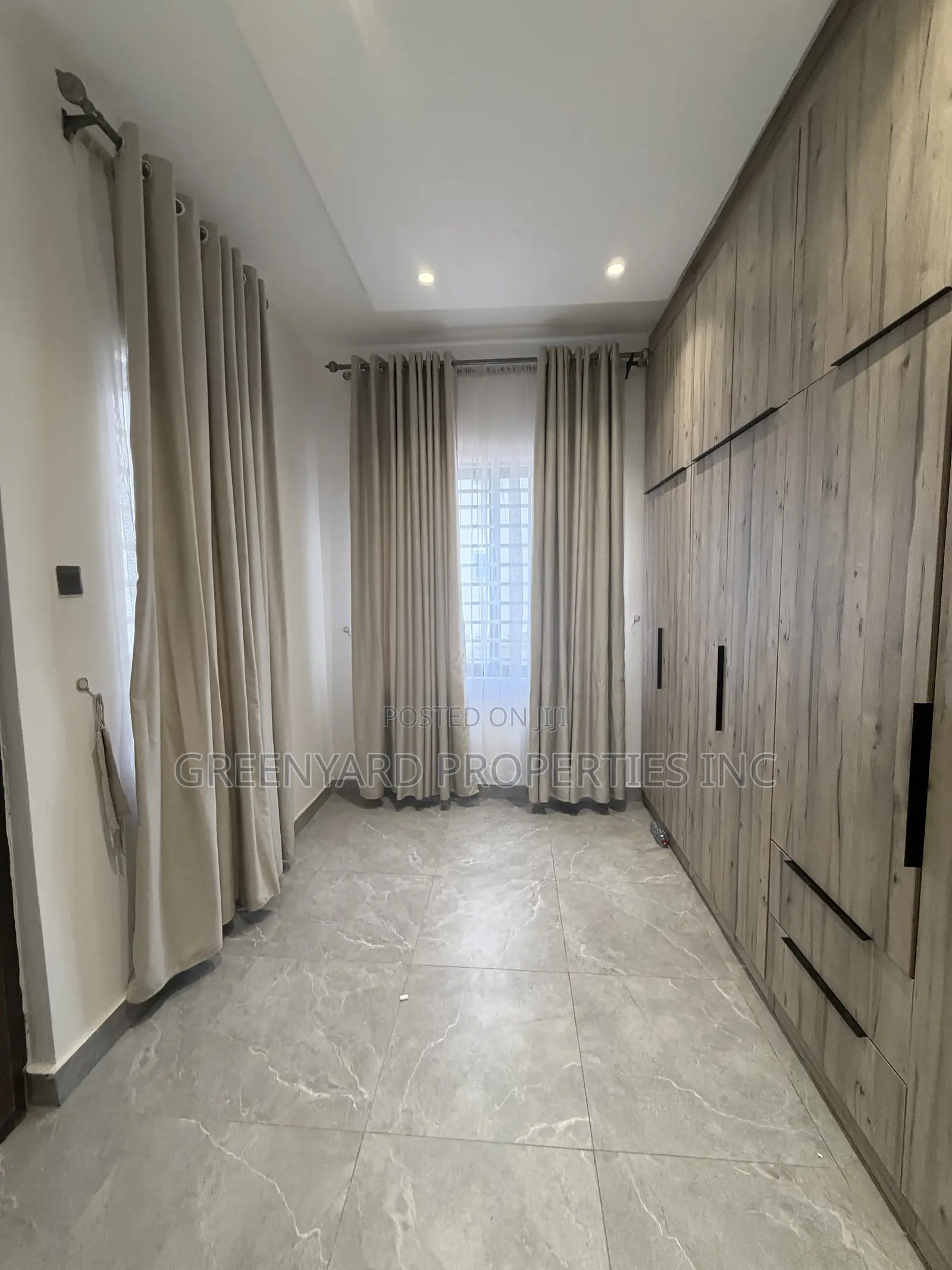 4bdrm House in School Junction, East Legon for rent