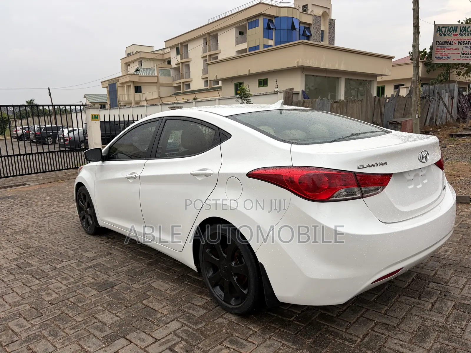 Hyundai Elantra Limited 2012 White