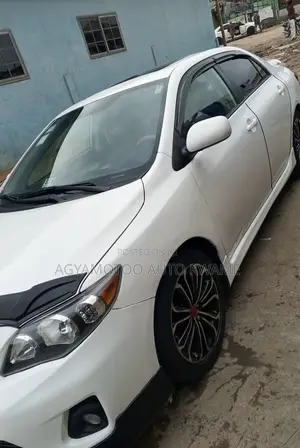Toyota Corolla S 5-Speed 2013 White