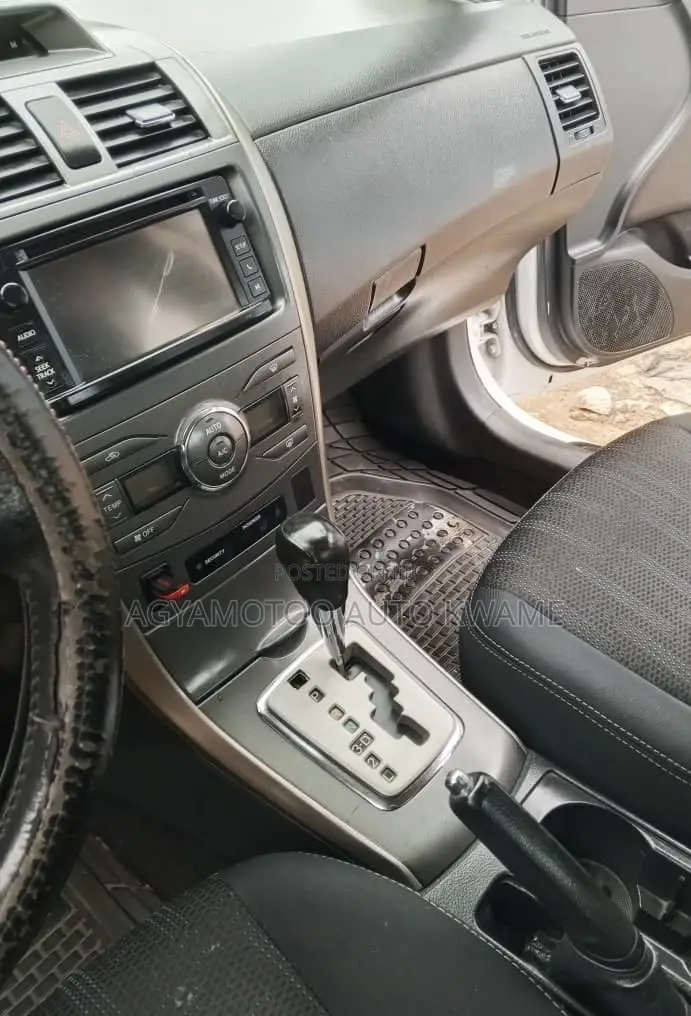 Toyota Corolla S 5-Speed 2013 White