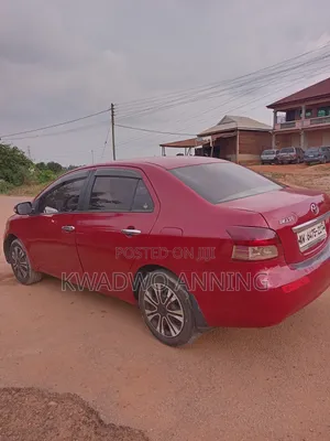 Toyota Belta 2010 Red