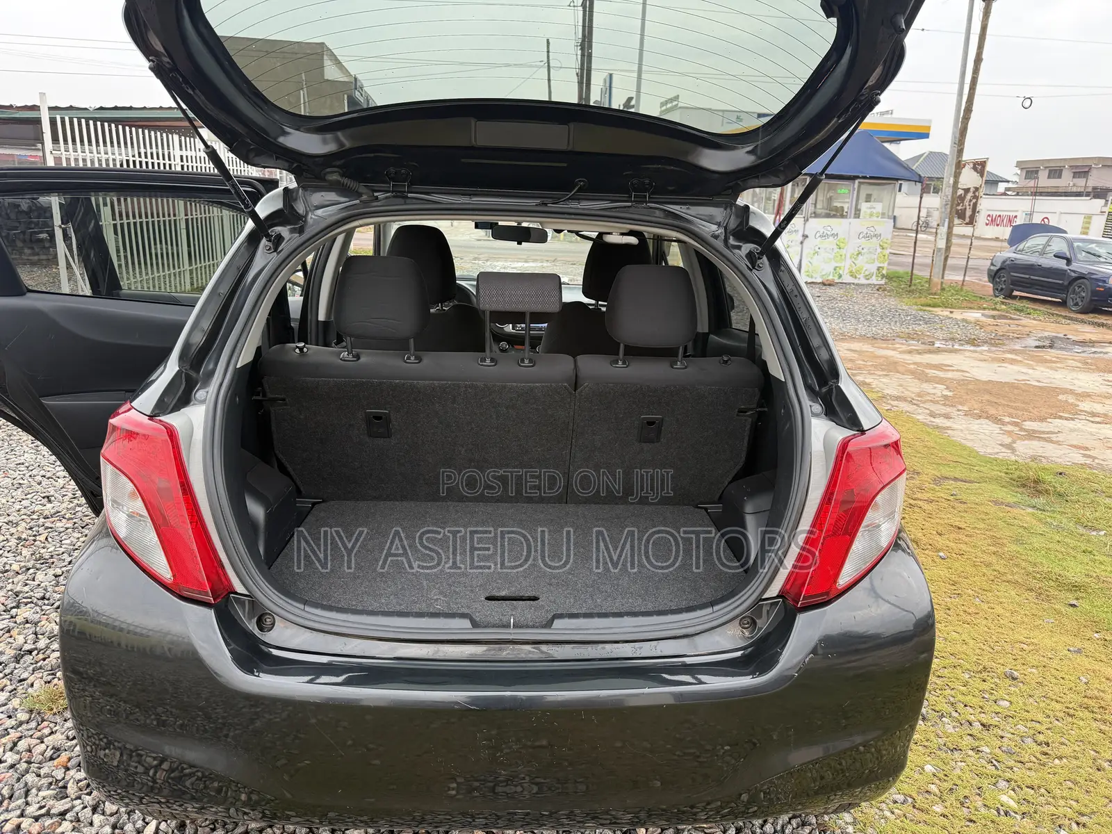 Toyota Vitz 1.3 FWD 5dr 2013 Black