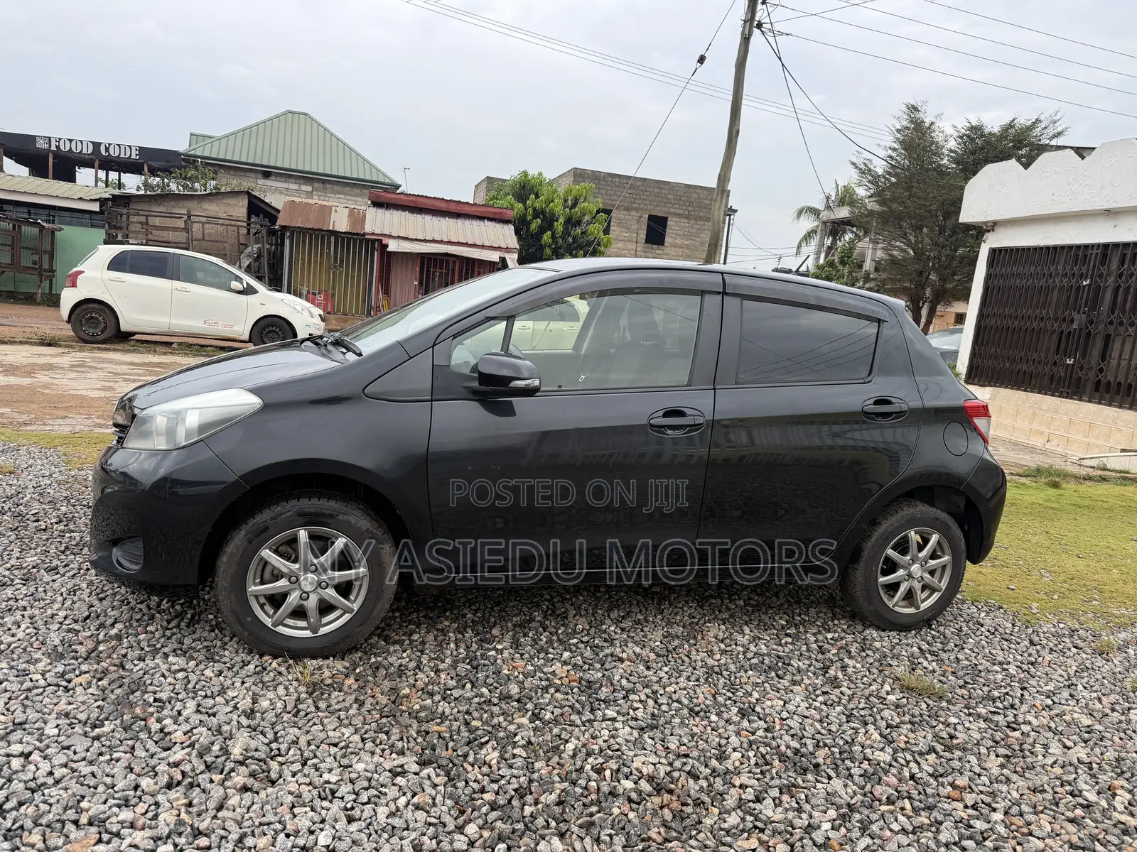 Toyota Vitz 1.3 FWD 5dr 2013 Black