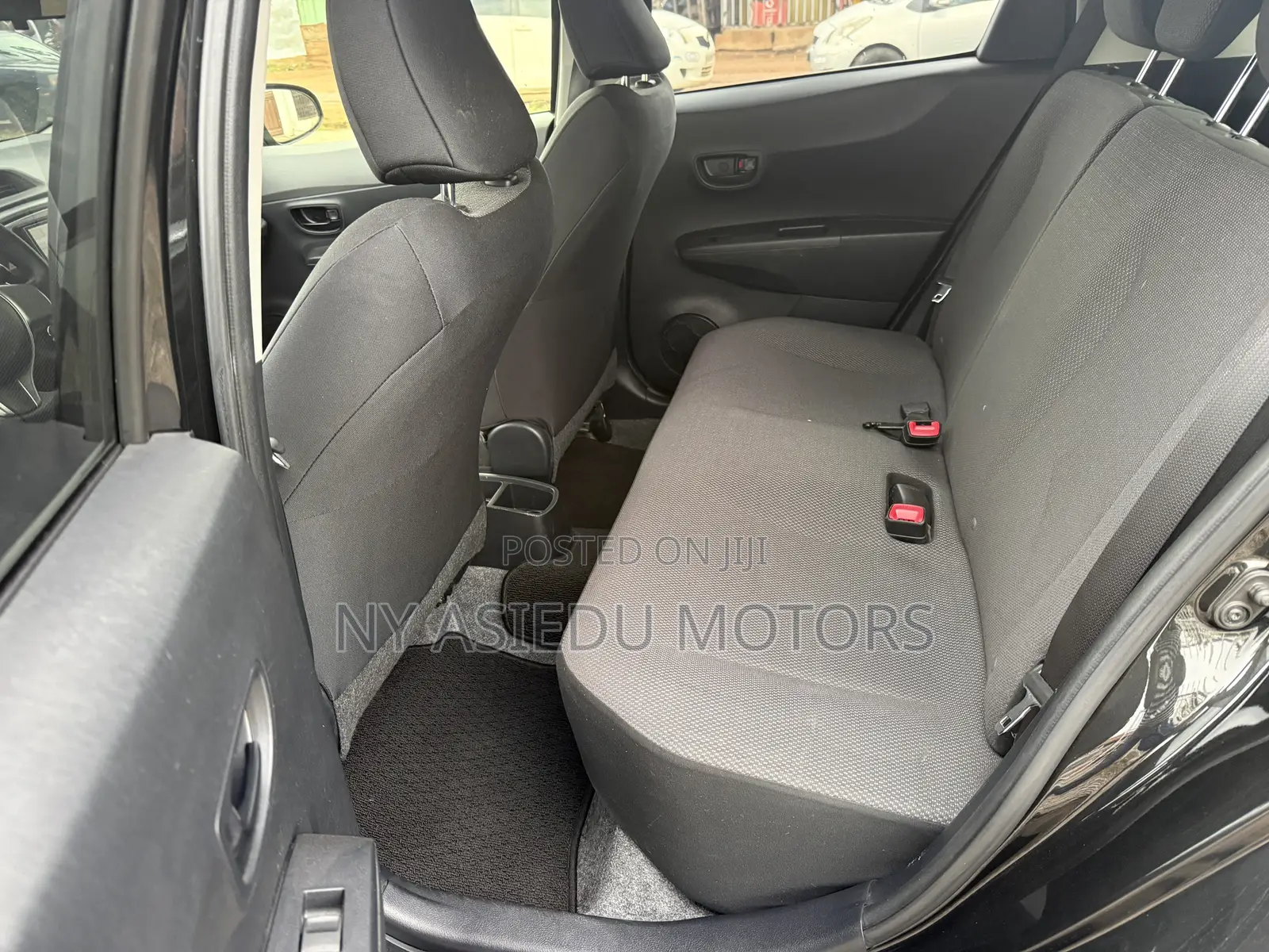 Toyota Vitz 1.3 FWD 5dr 2013 Black