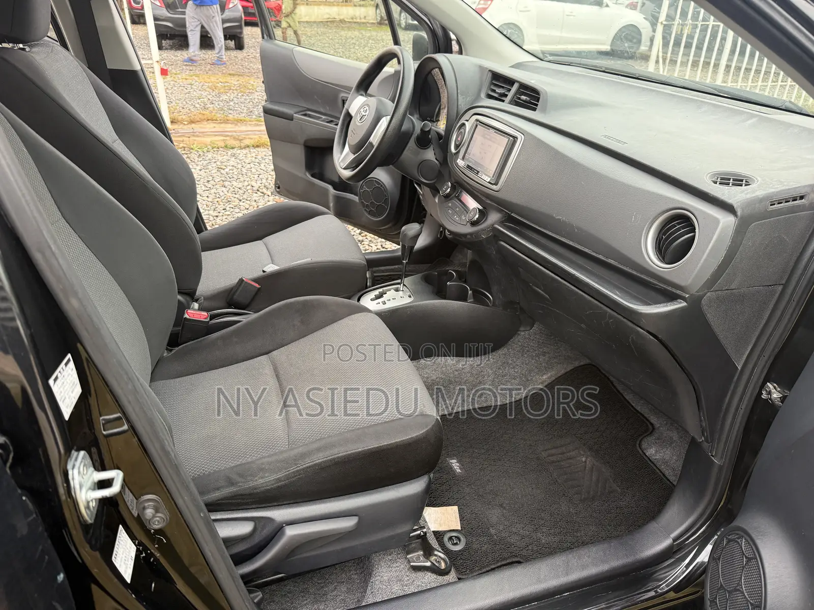 Toyota Vitz 1.3 FWD 5dr 2013 Black